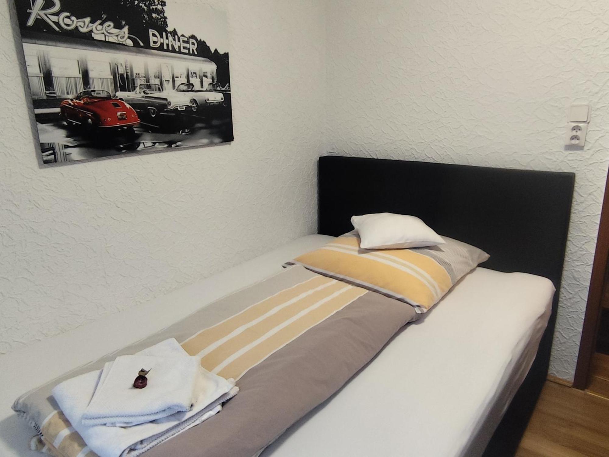 Gaestezimmer Boxenstopp Veitsbronn Eksteriør billede